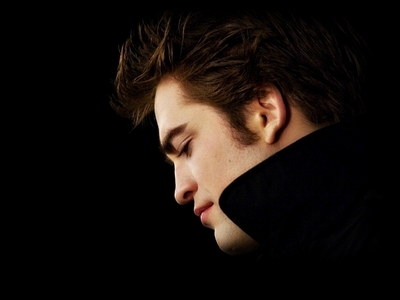 Robert showing half of his gorgeous face<3