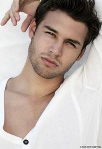  sexy Ryan Guzman<3