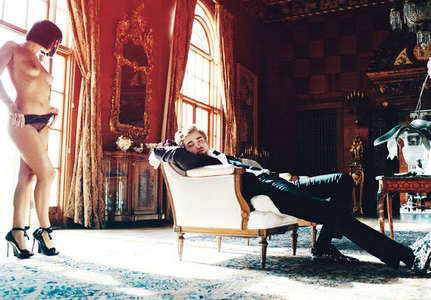  my babe sitting in his throne<3