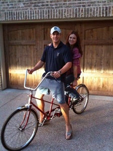  Jensen and Danneel Ackles on a 2-seater bicycle.
