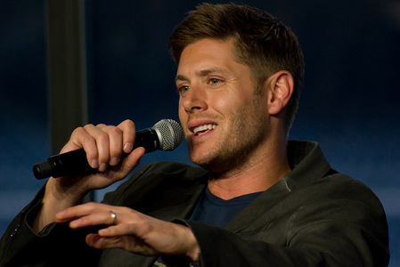  Mr. Ackles wearing his wedding ring