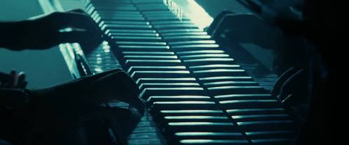  Robert's hands playing the piano in a scene from Twilight<3