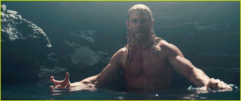  hot shirtless Thor<3