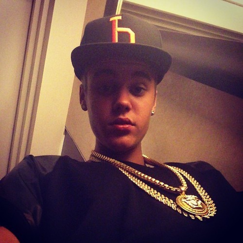  the Biebs wearing chains:)