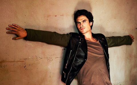  Ian leaning against a uithangbord