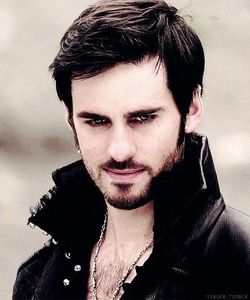  my inayopendelewa Once Upon A Time pirate Captain Hook,played kwa Colin O'Donoghue,in black