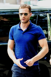 I love Jamie in this shade of blue<3