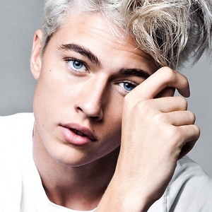 Lucky Blue showing his beautiful blue eyes