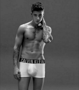  nothing comes between JB and his Calvin Klein boxers;)