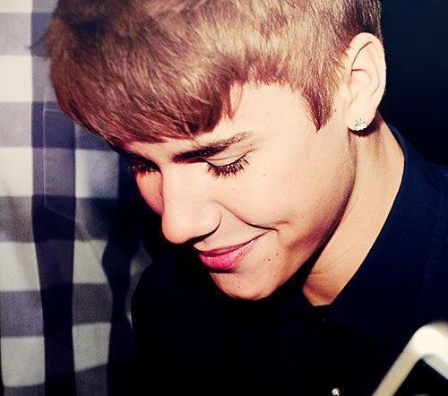  Justin and his cute dimples :)