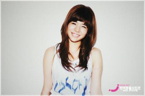  Sunny~ She's adorable- the Queen Aegyo (no matter if her hair is long brown, short blonde, bright red, o any other!) and the sweetest voice like melted cotton candy~ <3 Her smile is cute and completely reaches her eyes in the most beautiful way, too~