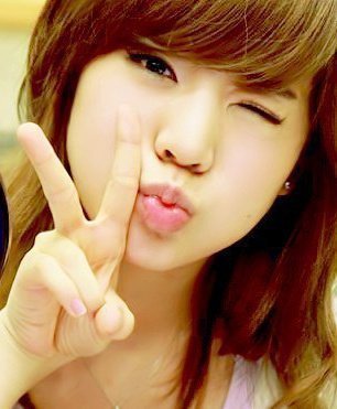  Yes super. She`s very talented person. I`ve been her پرستار since Invincible youth start. She`s cute and adorable person.