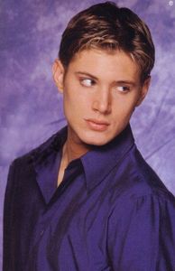  unfortunately I haven't had the pleasure of meeting as many 名人 as you,Victoria.The only encounter I had was with Jensen Ackles when he was on my soap opera,Days of our lives.He was doing a mall tour and one of the malls was in my hometown.