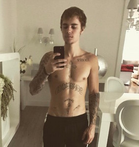  another shirtless Bieber selfie