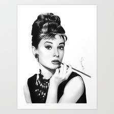 Audrey Hepburn is my inspiration and my favourite actress. She died before I was born, and at a young age. I also feel sorry for Marilyn Monroe, Judy Garland and Vivien Leigh, I miss them, they passed away too early. There are ton of modern actresses who are shitting our minds with their fans like Kim Kardashian, Salma Hayek and especially Paris Hilton and Kristin Steward (I hate them). And not to mention terribly overrated girls like Angelina Jolie, Emilia Clarke, Uma Therman and Scarlett Johanson.   Modern Actresses? Definitely Sandra Bullock or Nicole Kidman. Love them!