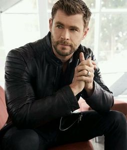  Chris wearing a leather 재킷, 자 켓 that I'd 사랑 to have<3