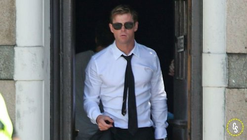  Chris from this 月 in ロンドン shooting MIB 4