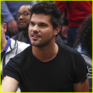  Taylor Lautner,who is 27