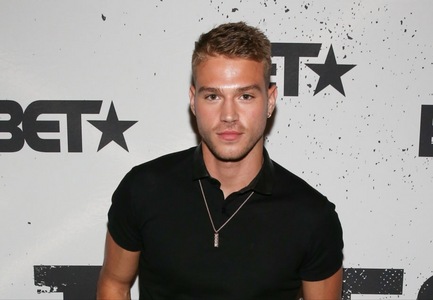  Matthew Noszka and can آپ blame me for liking him ? *_*