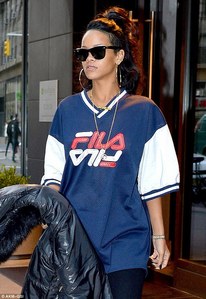  I know te detto a male celeb,but I thought I'd be different and post a female celeb...so I give te Rihanna in FILA