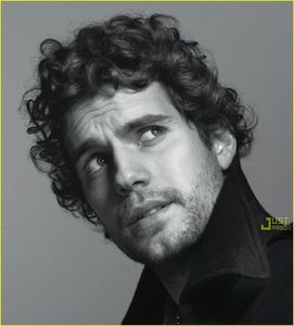  Henry Cavill with curly hair