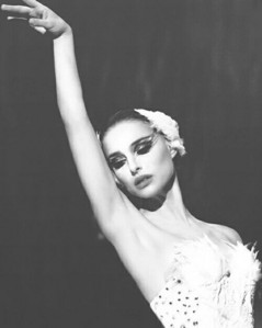  "Black Swan" was such a beautiful, yet a bit terrifying, but amazing movie 🖤