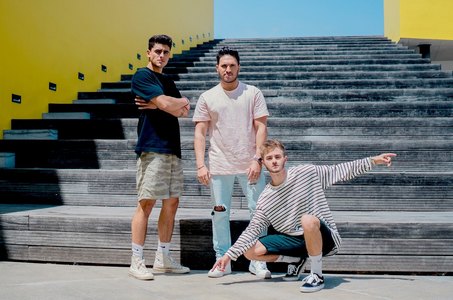  Just a suggestion, but how about this one: Jonas Blue feat. Jack & Jack - Rise 'till We Fall? It's a 2018 video, so, आप might say it's rather new. Perhaps आप already heard of it? If not, this is a quick link for you=> http://www.youtube.com/watch?v=btrzs54s1Rc Check it out, if आप like. I know I like it a lot. Hope आप like it, too. Again, just a suggestion. No pressure. The choice is yours, as always. :-)