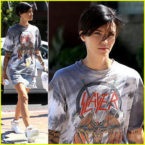  Ruby Rose wearing a comic chemise