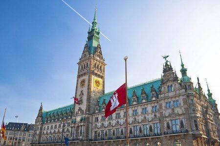  I'm right here now. I mean, I'm in Hamburg, Germany. This is a Hamburg city hall btw, on a picture below. My night shift is almost over. Finally!!