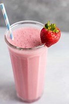  Quick ‘n Easy fragola and banana frullato, smoothie - Ingredients 250 g strawberries, 1 medium banana, peeled and roughly chopped. 300 ml 1% low-fat milk. 150 ml natural yoghurt. 15 ml spoon clear honey. Just blend them all together.Honey is optional and te can have this anytime of giorno :)