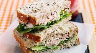  I just Liebe tuna mayo with salat on ryebread oder tuna mayo and red onion.Plus anything with cheese is a winner !!