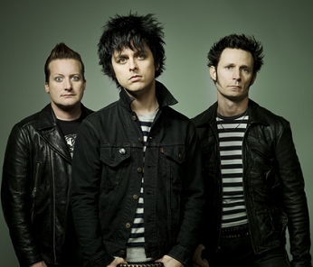 Can someone provide me with an excellent Green Day pic?