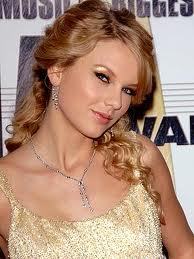  Post a picture of Taylor cepat, swift with another populer celebrity.