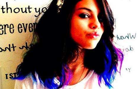 Post a pic of your favourite Selena hairstyle