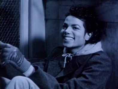  If you ever got the chance to ask Michael Jackson three perguntas , what would you ask & why ?