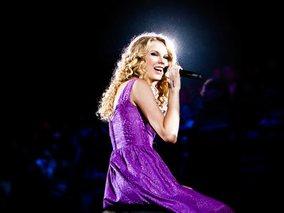 CONTEST~!~!~ POST A PIC OF TAYLOR WEARING A SOLID COLOR -check the example more helpful:D
