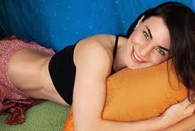  Post a pic of an actress whose name starts with T.Here is mine, Traci Dinwiddie