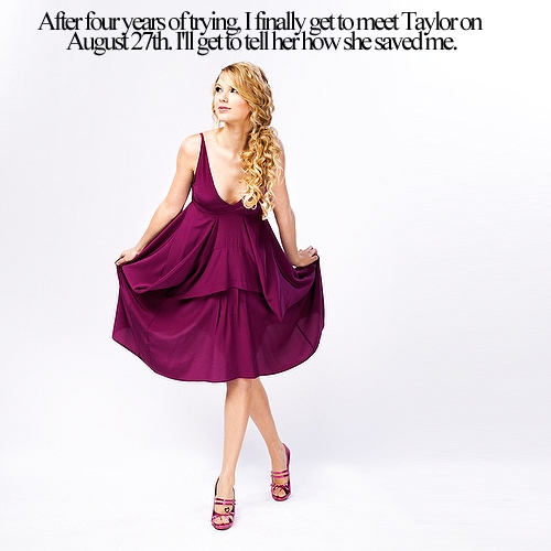  Post picture of taylor تیز رو, سوئفٹ wearing a dress .