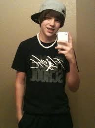  Will someone tell me all about Austin Mahone like everything goes baby dolls(;