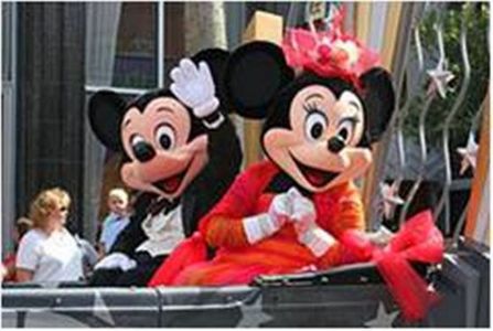  Which questions toi will ask about Mickey and Minnie's l’amour Relantioship?