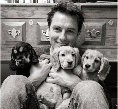  Post a picture of your favourite actor with loads of dogs.