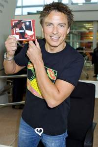 Post a picture of an actor with a CD.