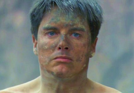  Post a picture of an actor with a dirt face.