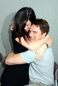  Post a picture of an actor hugging an actress.