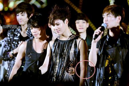 Reason why Taemin didn't smile and was so serious during the Golden Disk Award in Malaysia