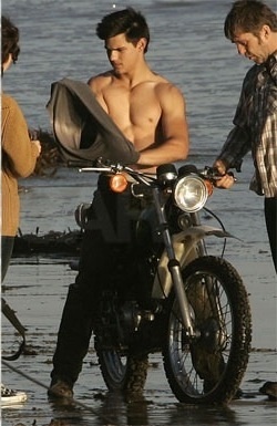  Post a picture of an actor on a motorcycle