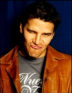  Post a pic of your actor making a funny face ...
