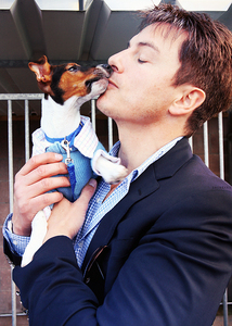  Post a picture of an actor with a cute animal.