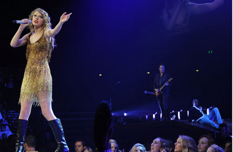  Post a taylor pics performing SPARKS FLY !