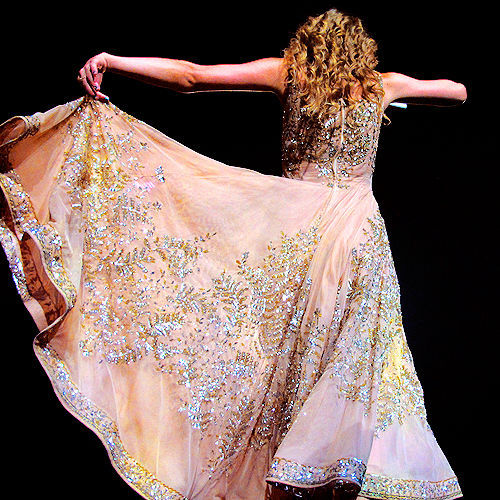 Post a pic of Taylor in which her dress is visible the most ! {props}
